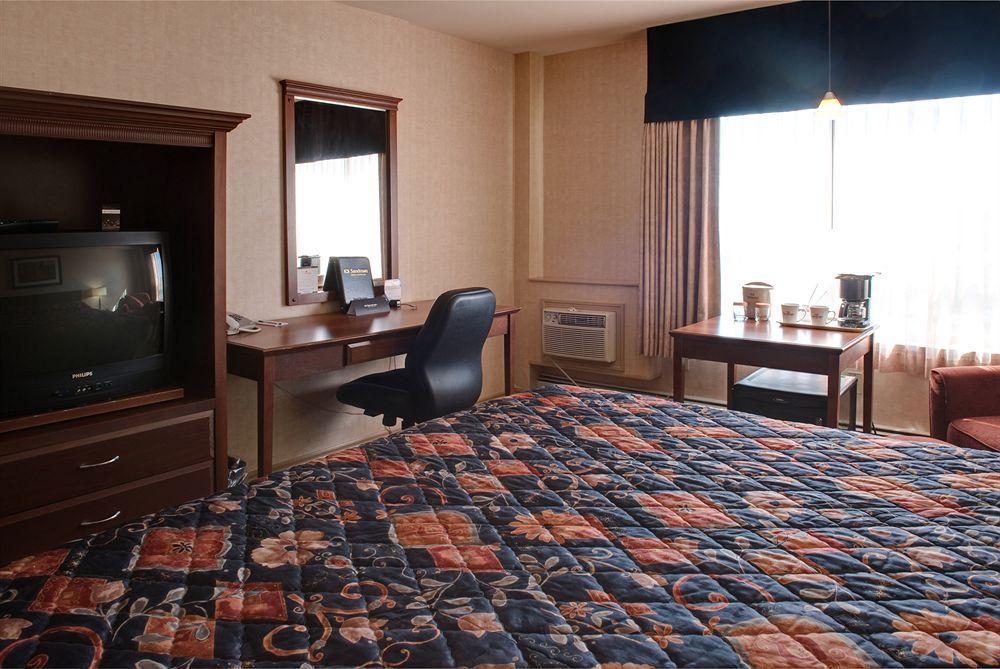 Sandman Hotel & Suites Regina Exterior foto